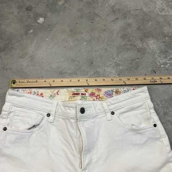 JOHNNY WAS Women's Cropped Baby Boot Jeans Fray Hem Off White Size 31 READ DESC - Picture 3 of 10